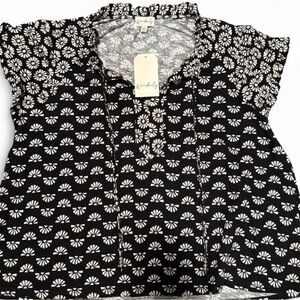 Wonderly Black and White Patterned Blouse